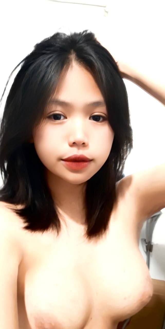 Ép em nhân viên vú to quảng cái bikini