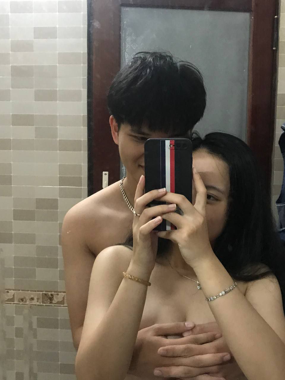 Nhấp lồn em đồng nghiệp chân dài